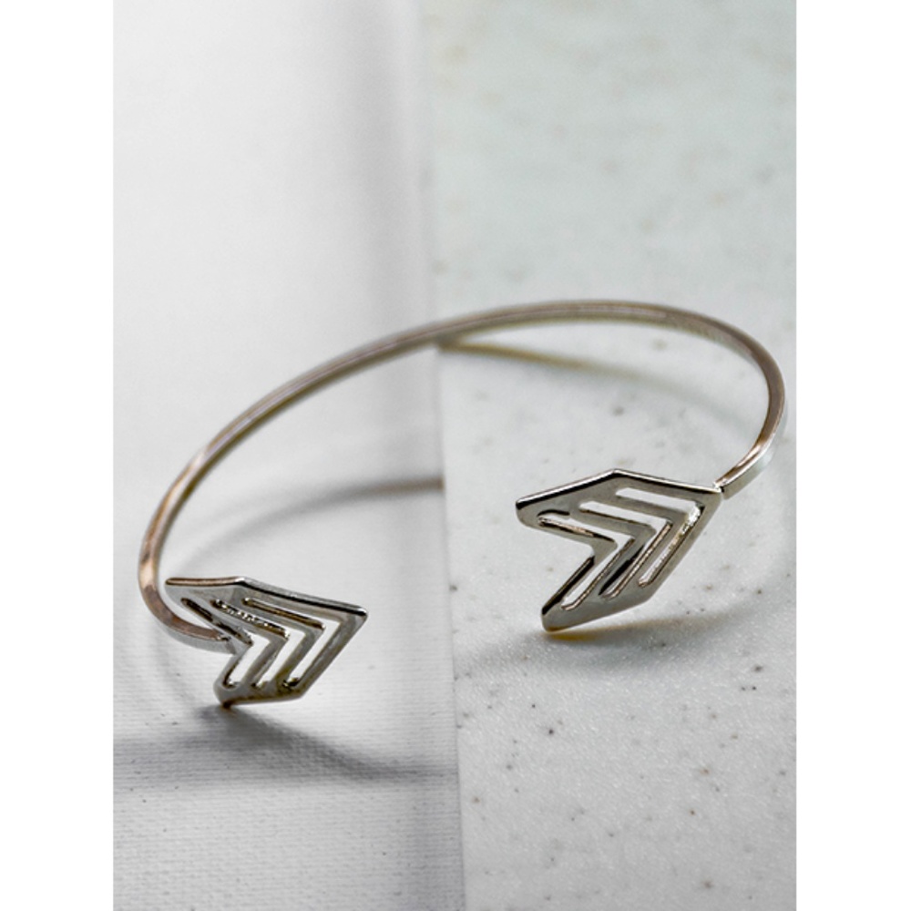 •||SOLD||• CHEVRON ARROW CUFF OPEN BRACELET